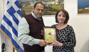 Ο Δήμος Αμοργού έκοψε την βασιλόπιτα του προσωπικού του και τίμησε τη Μαρία Γιαννακού