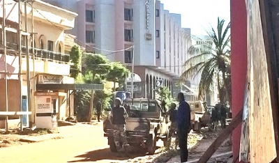 Θρίλερ στο Μάλι: «Τουλάχιστον 3 ομήροι νεκροί»-Εφοδος των ειδικών δυνάμεων