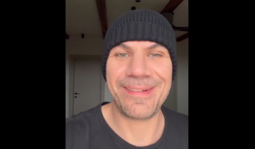 Α. Πετρετζίκης: «Έπεσα από άλογο - Ράγισα ένα πλευρό όταν το άλογο τρομοκρατήθηκε γιατί ήρθε δίπλα του το θηλυκό» (βίντεο)