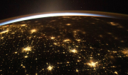 NASA: Πώς φάνηκε η λάμψη της αλλαγής του χρόνου από το Διάστημα - Φωτογραφίες