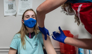 Κορωνοϊός: Το ένα τρίτο των διστακτικών τελικά εμβολιάζονται -Τι λένε Αμερικανοί ερευνητές