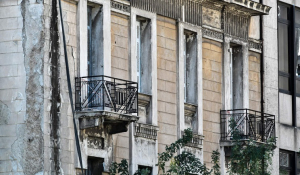 Προθεσμία 15 ημερών δίνει ο Χρυσοχοΐδης στους καταληψίες να εκκενώσουν τα κτίρια