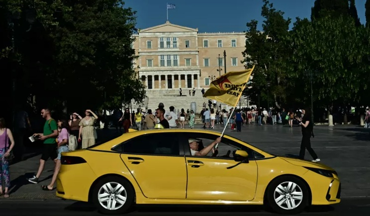 Χειρόφρενο στα ταξί λόγω 48ωρης απεργίας (βίντεο)