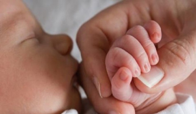 Πρώτη γέννηση μετά από μεταμόσχευση ωοθηκών στην Ελλάδα: 39χρονη που είχε λέμφωμα Hodgkins έφερε στον κόσμο ένα υγιέστατο αγοράκι