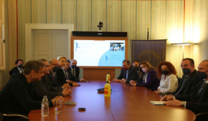 Συνάντηση εργασίας του Πρωθυπουργού κ. Κυριάκου Μητσοτάκη με το Επιμελητήριο Κυκλάδων