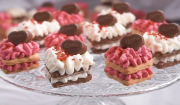 Ο τεμπέλης Βαλεντίνος: Οι πιο εύκολες συνταγές γλυκών για ερωτευμένους (με τη σοκολάτα)