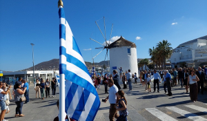 Πάρος: Υπερήφανα παρέλασαν τα νιάτα του νησιού τιμώντας την εθνική επέτειο της 28ης Οκτωβρίου (Bίντεο)