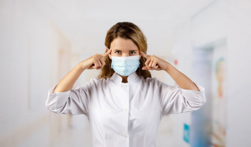 Μετάλλαξη Omicron: Ποιους προσβάλλει και πόσο μεταδοτική είναι – Τι δείχνουν οι πρώτες έρευνες στη Νότια Αφρική