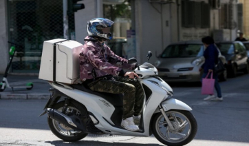 Τραγωδία στην Εύβοια: Πέθανε διανομέας, στη Χαλκίδα πιθανόν από θερμοπληξία