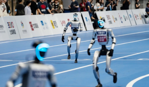 Ημιμαραθώνιος του Πεκίνου: Άνθρωποι και ρομπότ σε παράλληλη κούρσα (βίντεο)