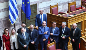 Chevron-Hellenic Energy: Κυρώθηκαν οι συμβάσεις Ελλάδας - Chevron για έρευνα και εκμετάλλευση υδρογονανθράκων - Μόνο η ΝΔ ψήφισε όλη τη συμφωνία