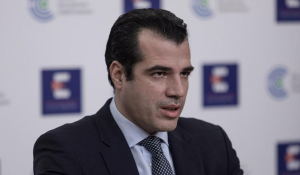 Ο Θάνος Πλεύρης στη θέση του Μάκη Βορίδη