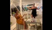 Ξεσάλωσαν η Δανάη Μπάρκα με τη Νόνη Δούνια στη Σύρο (βίντεο)