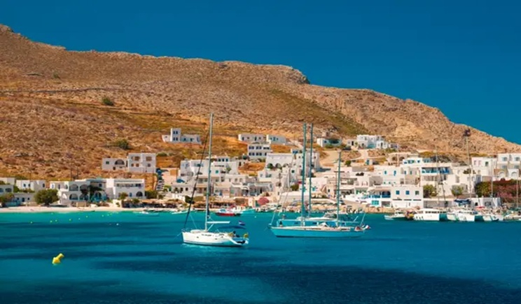 Θαλάσσια διακομιδή από τη Φολέγανδρο στη Θήρα