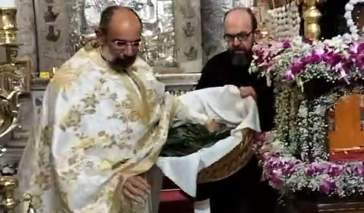 Πάρος: «Σείστηκε» ο Ι.Ν της Παναγίας Εκατονταπυλιανής στην Λειτουργία του Μ. Βασιλείου και Πρώτη Ανάσταση (Βίντεο)