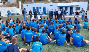 Πάρος: O Aν. Υπουργός Αθλητισμού κ. Γιάννης Βρούτσης επισκέφθηκε τον Α.Ο. Πάρου – Ενημερώθηκε από τη Διοίκηση, συνομίλησε με αθλητές (Βίντεο)
