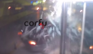 Βίντεο - σοκ: Αυτοκίνητο «μπουκάρει» σε μπαρ στην Κέρκυρα