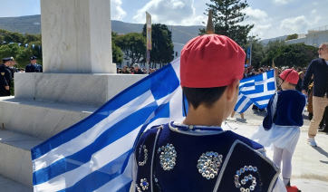 Πάρος: Mε επισημότητα και τις δέουσες τιμές γιορτάστηκε η εθνική επέτειος της 25ης Μαρτίου στο νησί