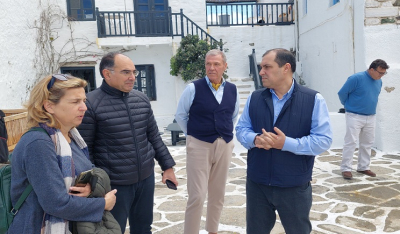 Πάρος: Αυτοψία του Υφυπουργού κ. Κατσαφάδου στην πληγείσα Νάουσα – Δείτε τι του ζήτησαν κάτοικοι και επαγγελματίες