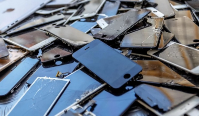 Περίπου 5,3 δισ. κινητά τηλέφωνα θα πεταχτούν το 2022 -Ελάχιστα θα ανακυκλωθούν