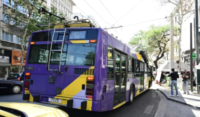 Τέλος για τα εμβληματικά οικολογικά τρόλεϊ, που σφράγισαν μια ολόκληρη εποχή στους δρόμους της Αθήνας και του Πειραιά