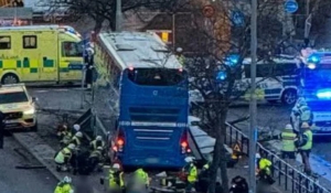 Λεωφορείο έπεσε σε στάση στη Στοκχόλμη – Αρκετοί νεκροί και τραυματίες