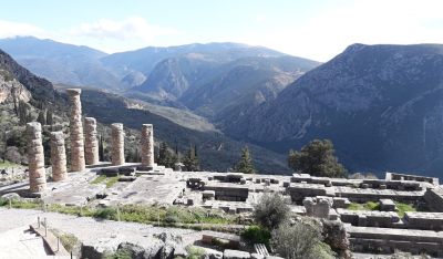 Δελφοί: Τουρίστες "μπούκαραν" στον αρχαιολογικό χώρο και έκλεψαν αρχαία πέτρα (βίντεο)