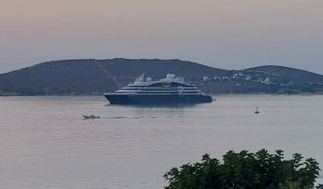 Πάρος: Το εντυπωσιακό κρουαζιερόπλοιο – mega yacht «Le Bougainville» στα νερά της Πάρου! (Βίντεο)