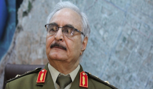 Ο στρατός του Χαφτάρ προειδοποιεί: Θα χτυπήσουμε τουρκικά στρατεύματα αν έρθουν στη Λιβύη