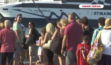 Καύσωνας μέχρι την Παρασκευή - Μεγάλη κίνηση στα λιμάνια, 100% πληρότητα για Κυκλάδες (βίντεο)