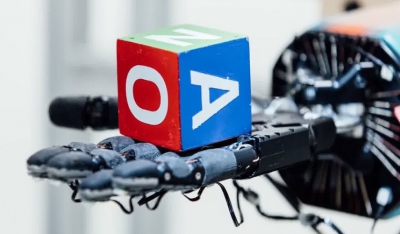 Βίντεο: Νέο ανθρωπόμορφο ρομποτικό χέρι παίζει στα δάχτυλα έναν κύβο!