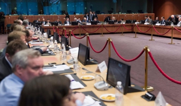 «Κρυφτό» με την τρόικα για την επίτευξη συμφωνίας