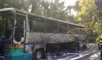 Παρ' ολίγον τραγωδία στην Πάτρα: Έπιασε φωτιά λεωφορείο που μετέφερε 67 μαθητές