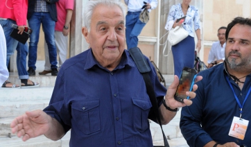 Συνέχεια στην προεκλογική κόντρα για Φλαμπουράρη