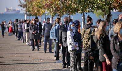 Τρόμαξε η Θεσσαλονίκη: Ατελείωτες ουρές για rapid tests κορωνοϊού
