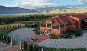 Κτήμα Άλφα: Η διάσπαση της Σαντορίνης και οι νέες επενδύσεις