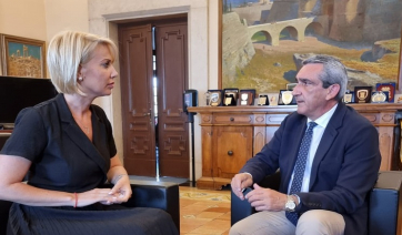 Επίσκεψη της Κατερίνας Μονογυιού στη Ρόδο: Ζωτικής σημασίας η στήριξη στα μικρά νησιά μας