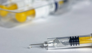 Κορωνοϊός: Πρωτοποριακό εμβόλιο «αντιγράφει» τον ιό