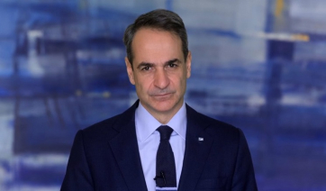 K. Mητσοτάκης: Γιορτάζουμε για πρώτη φορά μακριά από την απειλή του κορονοϊού που απομακρύνεται – Βαδίζουμε μπροστά