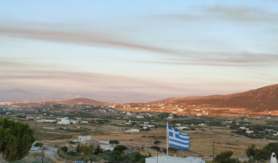 Πάρος: Οι καπνοί από τη φωτιά της Χίου έχουν «σκεπάσει» το γειτονικό νησί της Νάξου