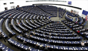 Κορονοϊός: Κλονίζεται η εμπιστοσύνη των Ευρωπαίων στις κυβερνήσεις