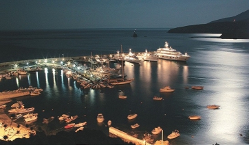 Διακομιδή 69χρονου από το λιμάνι της Άνδρου