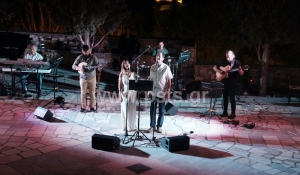 Διαχρονική μουσική περιήγηση στο έντεχνο ελληνικό  τραγούδι στις Λεύκες Πάρου!