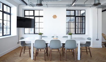 Επιχειρήσεις-περιφερειακά γραφεία με ευελιξία: Το νέο μοντέλο εγκατάστασης στην Αθήνα