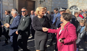 Η Κατερίνα Μονογυιού στη Σύρο για τον εορτασμό του Πολιούχου Αγίου Νικολάου