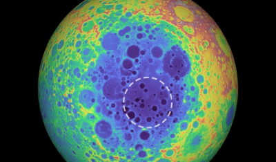 Βρήκαν τεράστια μεταλλική μάζα θαμμένη στη σκοτεινή πλευρά της Σελήνης