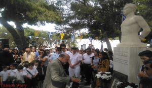 Ο Νίκος Συρμαλένιος και αντιπροσωπεία της ΟΜ ΣΥΡΙΖΑ Πάρου – Αντιπάρου στο ετήσιο μνημόσυνο του Νικόλαου Στέλλα