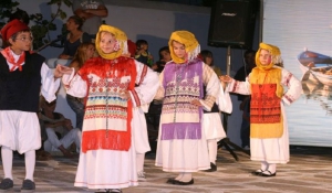 Μουσική και χορός στη  Νάουσα Πάρου-Αφιέρωμα στη Μακεδονία
