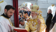 Ο Μητροπολίτης Σύρου στον πανηγυρίζοντα Ιερό Ναό των Αγίων Ακινδύνων, στον Μέριχα της Κύθνου