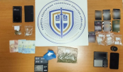 Σύλληψη -3- ατόμων, μεταξύ των οποίων και ένας Υπαρχιπυροσβέστης, για κατοχή και διακίνηση ναρκωτικών ουσιών